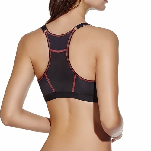 Mujer de espaldas con sujetador deportivo negro