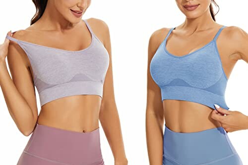 Mujeres con sujetadores deportivos en colores pastel.